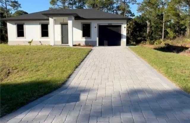 1037 Barcelona Street E photos photos