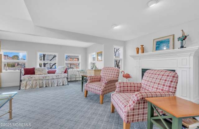 124 Neptune Place Gallery 4