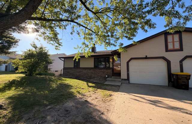 Rockford Schools! 4 Bedroom Duplex photos photos