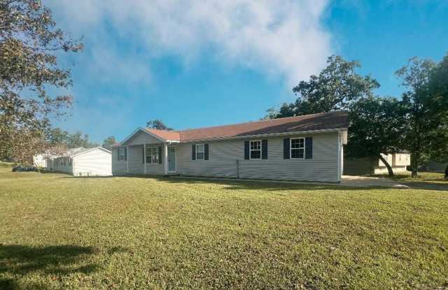 Wonderful 5 bedroom 3 bath house ready NOW! photos photos