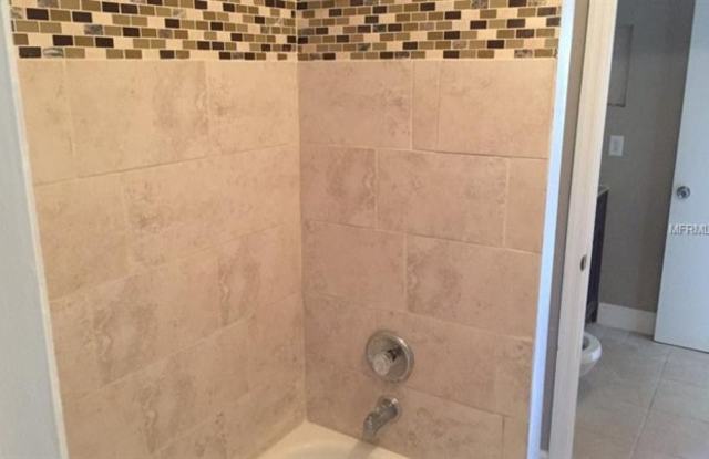 633 E Bay Cv Gallery 4