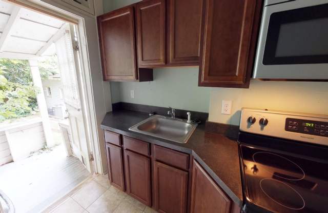 GREAT Location for this garage apartment in Riverside/Five Points! photos photos