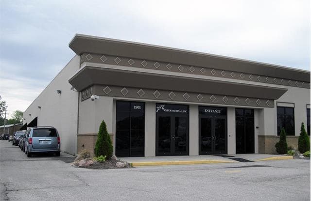 1901 East Edwardsville Road - 1901 Edwardsville Road, Roxana, IL 62095