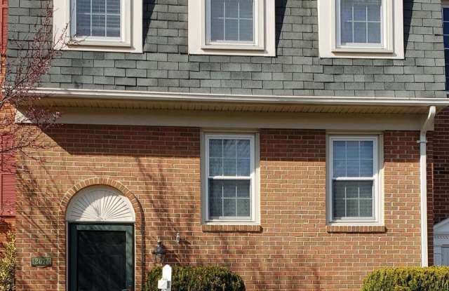 12076 STALLION COURT - 12076 Stallion Court, Lake Ridge, VA 22192