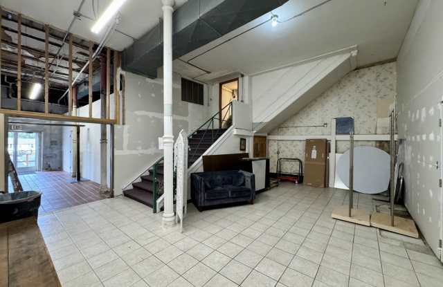 902 1/2 N Main Street Gallery 4