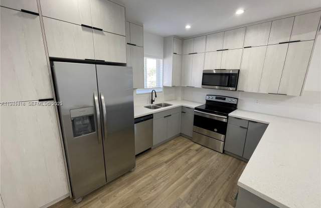 1051 SW 8th Ave photos photos