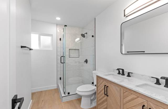 Spacious 4 Bed / 3 Bath Home with Private Driveway, In-Unit Laundry Gallery 4