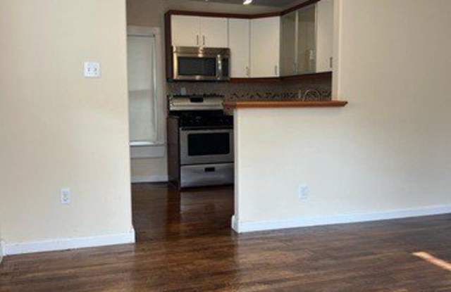429 W Mistletoe photos photos