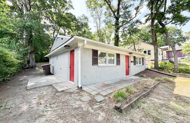 2 Bedroom in Lindley Park close to UNCG Gallery 3