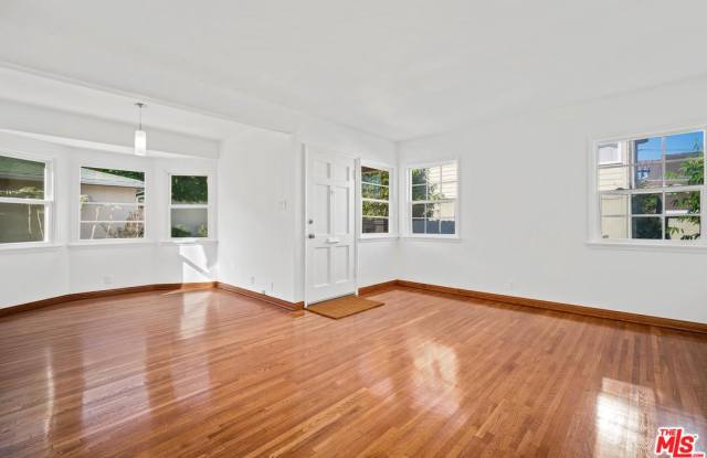 643 STRAND Street Gallery 3