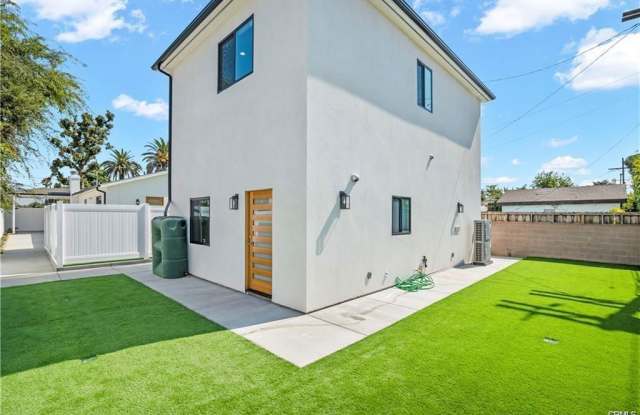 11428 Erwin Street photos photos