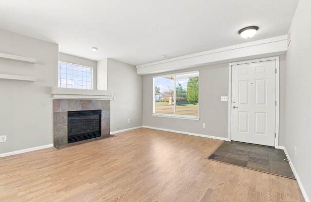 $0 DEPOSIT OPTION. GREEN VALLEY RANCH, CORNER LOT, BIG DECK, LOFT, STAINLESS APPLIANCES! Gallery 3