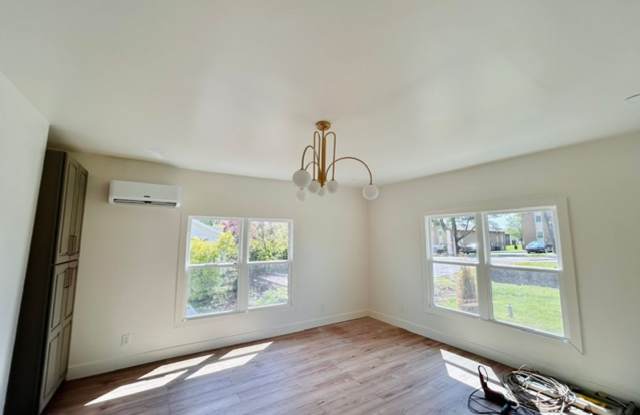 Knoxville 37920 - 1 bedroom, 1 bath unit on Second Floor - Contact Tara Hayes (865) 242-8010 Gallery 4