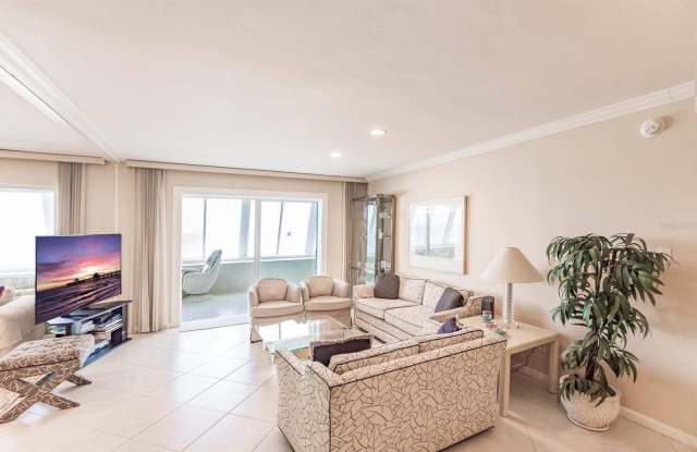 1055 W PEPPERTREE Drive Gallery 2