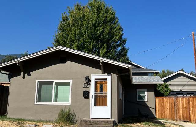 Centrally located one bedroom, one bath house | Available Now photos photos