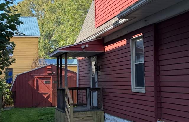 Large remodeled 3 Bedroom house Gallery 3