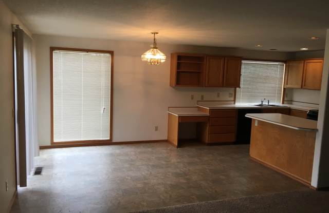 16505 NW Paisley Dr. - Wonderful Home Near Bethany Gallery 4