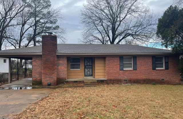 Bright 3BR SFR w/ 2 car garage + Eat in Kitchen + Large Patio in Memphis photos photos