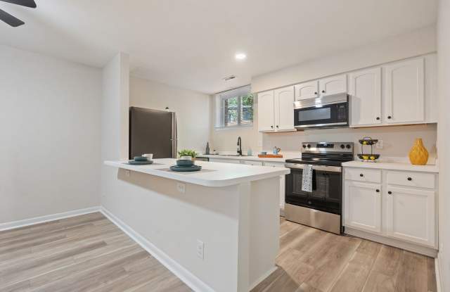 Modern Off Campus Student Living at The Ramsey - Chapel Hill! Gallery 4