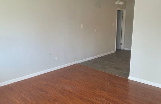 Spacious 3BR/1BA with garage Gallery 3