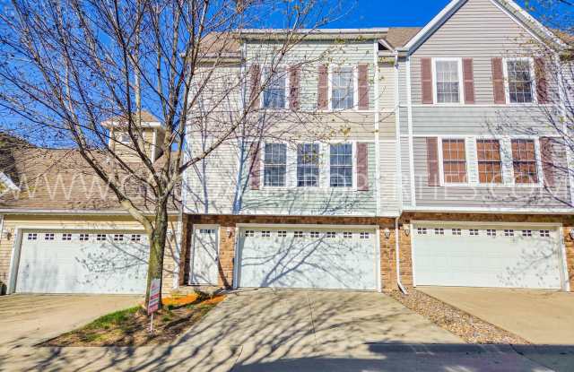 2 Bedroom, 2 1/2 Bath Townhome in Urbandale with a 2 car attached garage! photos photos