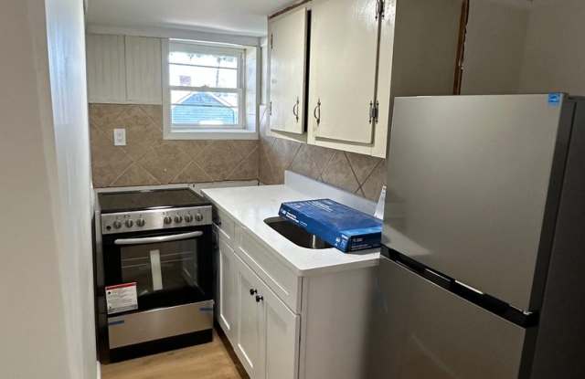 1 Bed/1 Bath Apartment in East Greenwich! photos photos