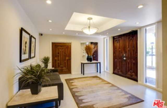 2324 South Beverly Glen Boulevard Gallery 3