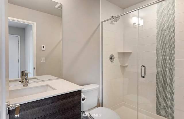 16372 Northeast 16th Court Gallery 4