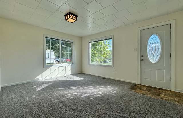 5203 North Evergreen Road Gallery 2