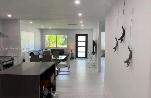 1546 Van Buren St photos photos