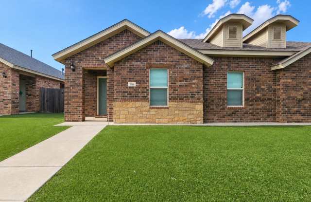 Beautiful 3/2 Townhome in Lubbock Cooper! Gallery 3