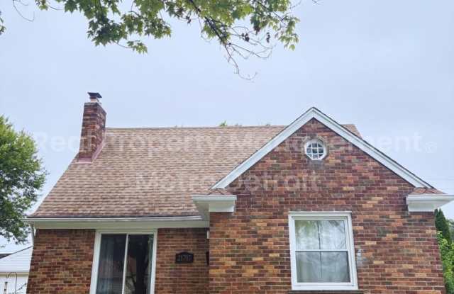 3-Bedroom St. Clair Shores Home with Finished Basement & Fenced Yard Gallery 1