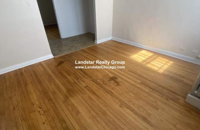 6912 North Ravenswood Gallery 3