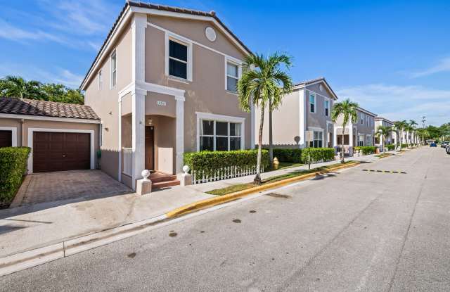 10565 NW 57TH Court Gallery 1