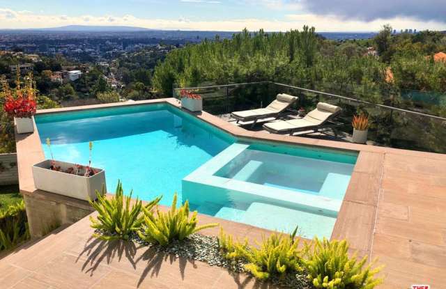 3231 DERONDA Drive Gallery 4