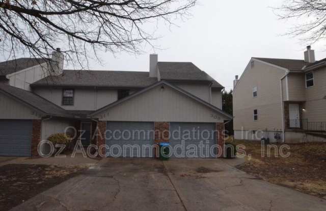 313 NE Timbercreek Dr. Gallery 1