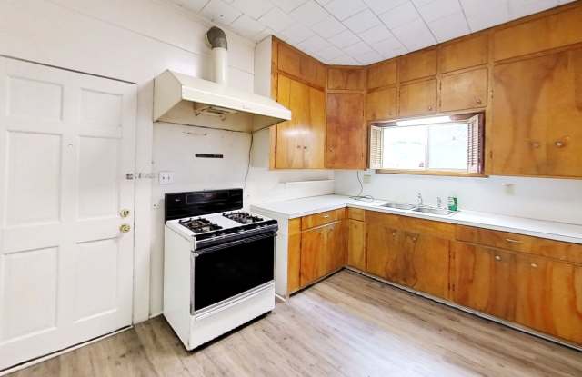 1404 N AVE G - 1404 N Avenue G, Crowley, LA 70526