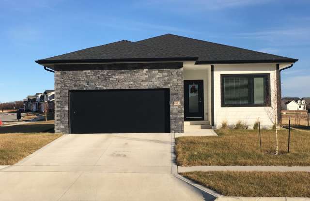 Spacious 4 bedroom/3 bath home with finished lower level and attached 2 car garage photos photos