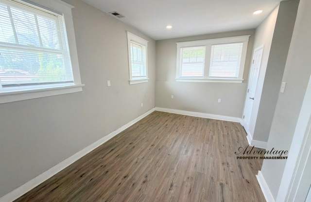 525 N. Waldran Blvd. Unit #4 Gallery 4