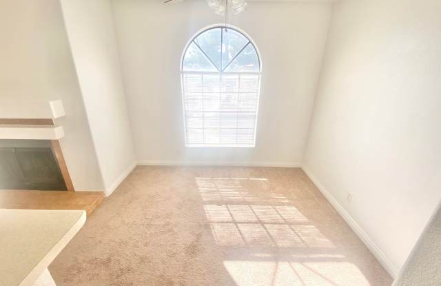 2 BEDROOM /2 BATH CONDO UNIT LOCATED IN A GATED COMMUNITY , W/ COMMUNITY POOL! Gallery 4