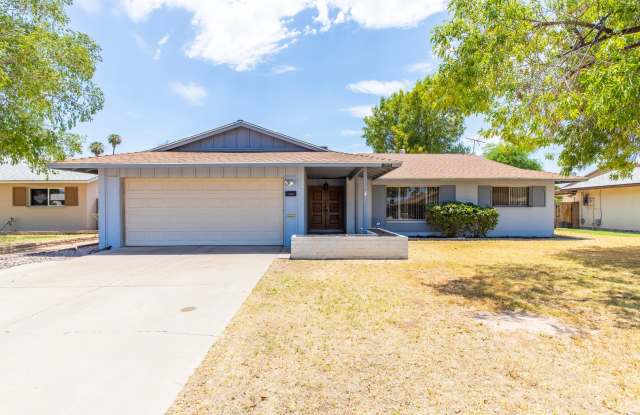 4 BEDROOM, 2 BATHROOM TEMPE HOME! SPLIT FLOORPLAN! 2 CAR GARAGE! photos photos