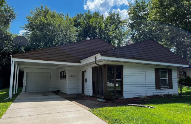16 Saint Laurence Drive - 16 St Laurence Drive, Florissant, MO 63031