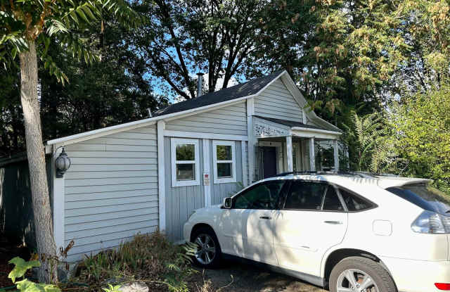 Adorable 1 Bedroom House Downtown Grass Valley photos photos