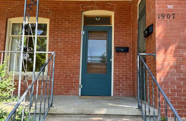 Sunny Whittier Neighborhood 1Bd+ in Victorian Triplex Near Pearl Street Gallery 3