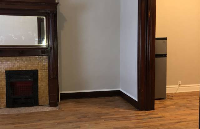 3353 W Warren Blvd - 1st Flr Front Gallery 3