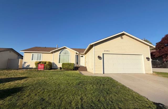 Beautifully updated 3-bedroom, 2-bathroom www.stillproperties.com photos photos