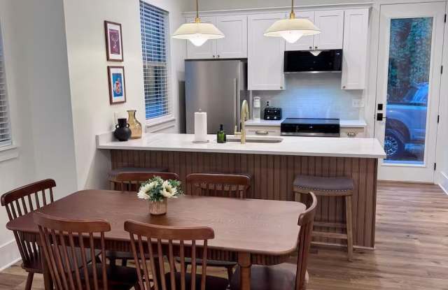 637 E Seaboard APT 1 Street Gallery 2