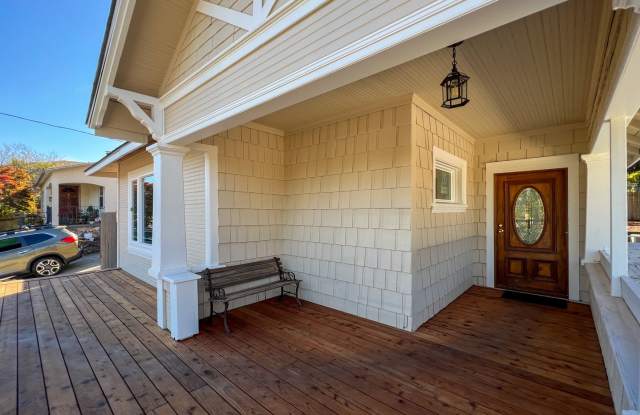 Beautifully Remodeled Two Bedroom Napa Home Gallery 3