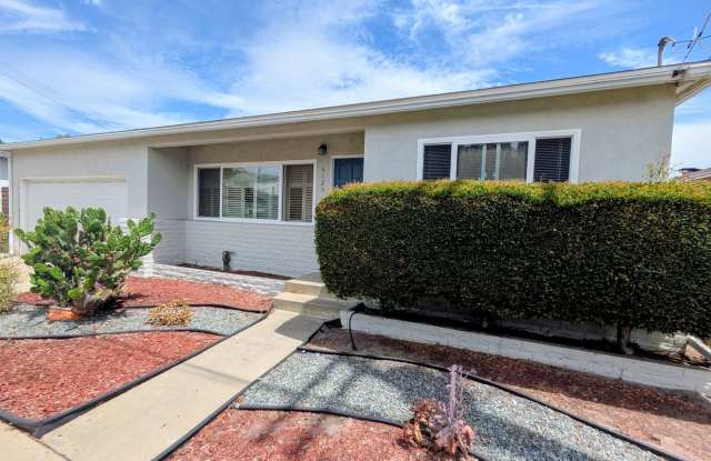 **MOVE-IN SPECIAL** 5 Bedroom House w/ A/C + Laundry near SDSU - Bright and Airy on Quiet Street! Gallery 3