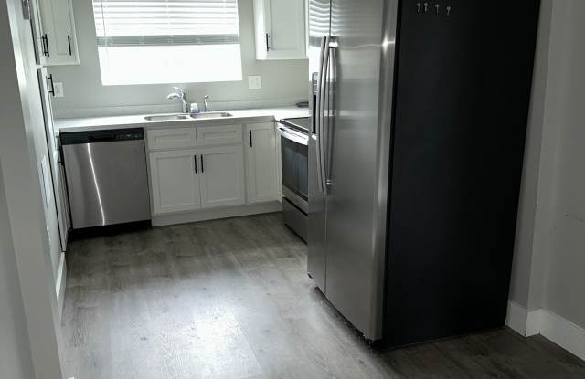 718 Main Street - 2 photos photos